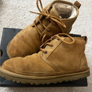 IN BOX UGG NEUMELS SIZE 9